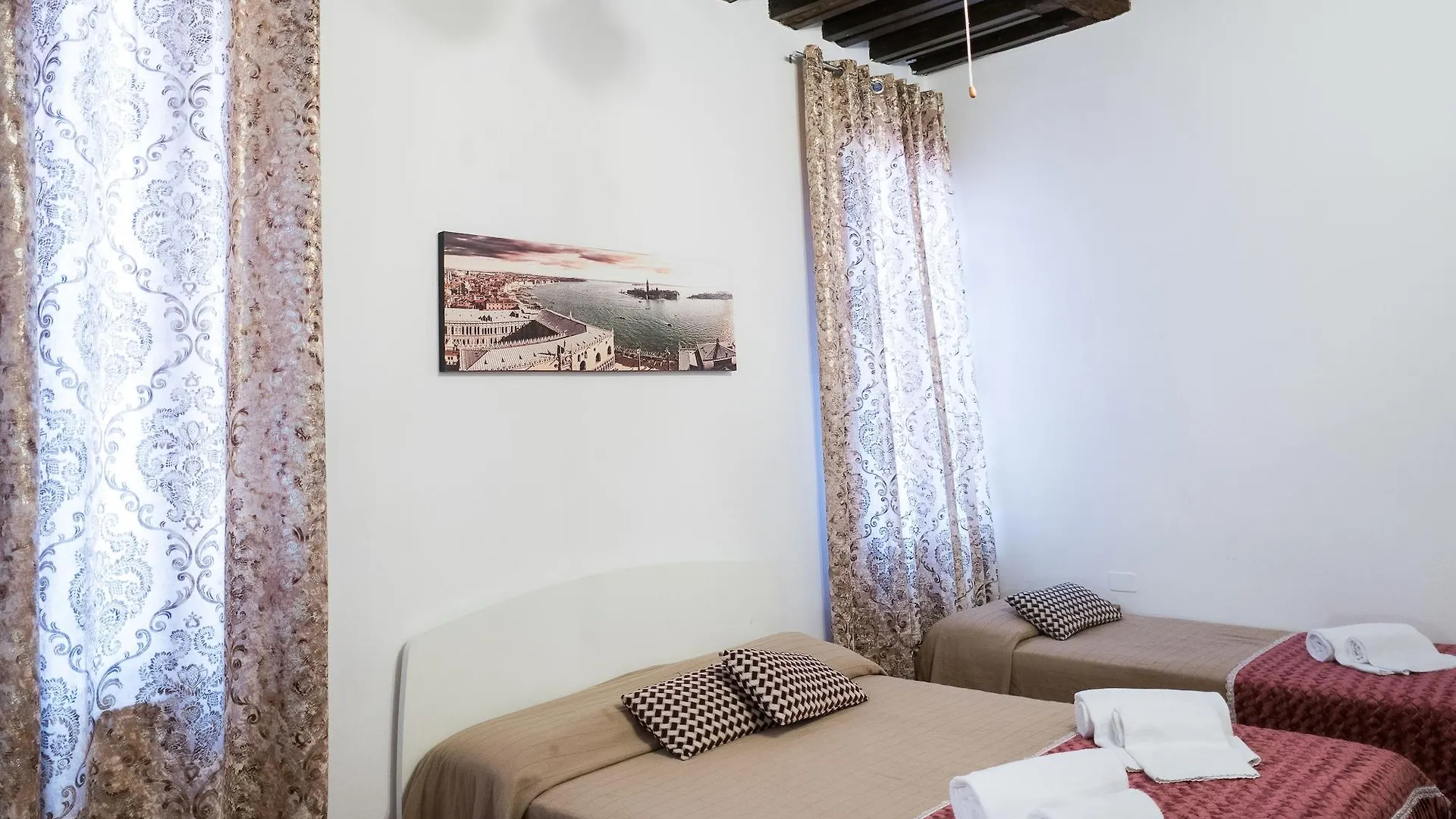 Backpackers House Venice