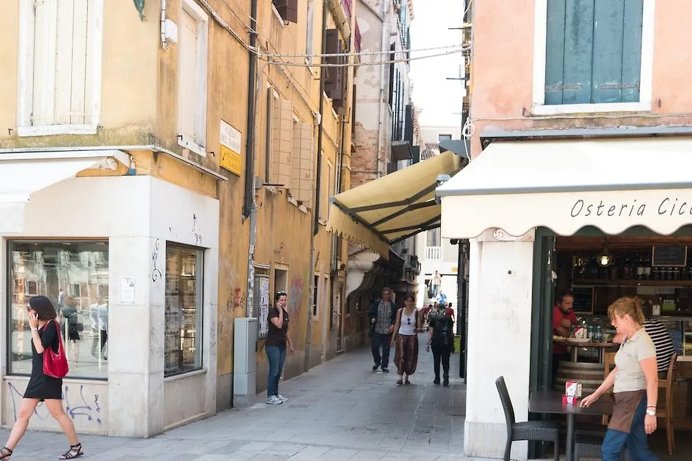 Backpackers House Βενετία Πανσιόν